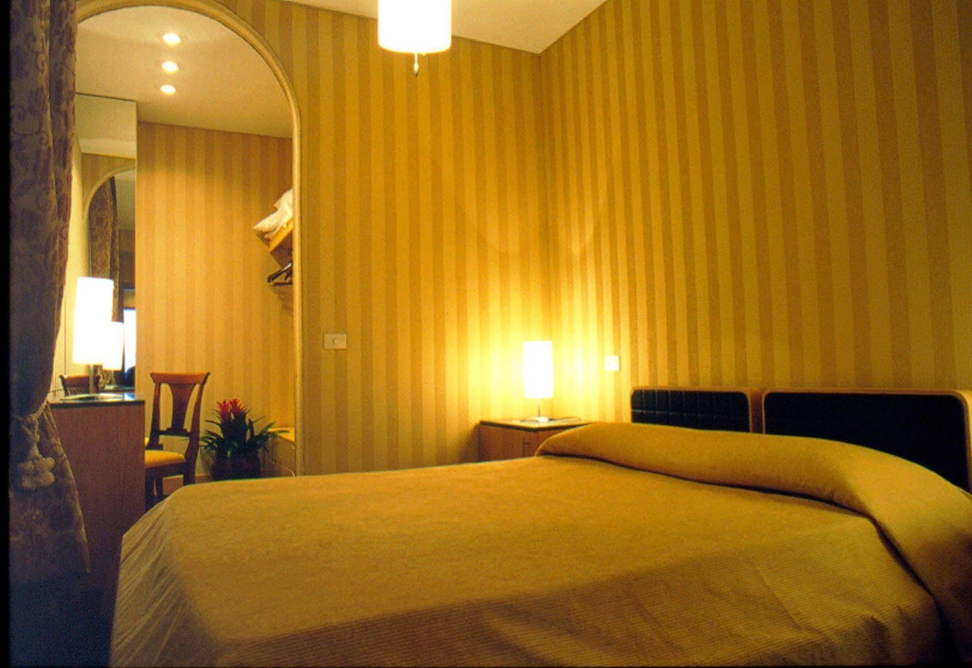 Lemon Garden Hotel โรม ภายนอก รูปภาพ